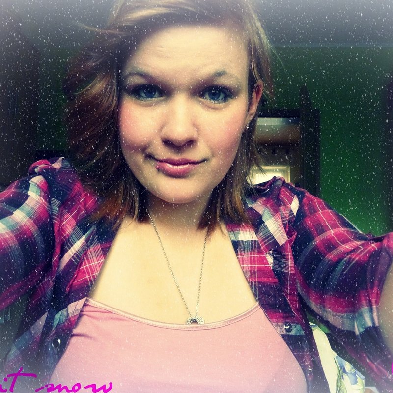 Nina  28 Meet escort Grand View Heights